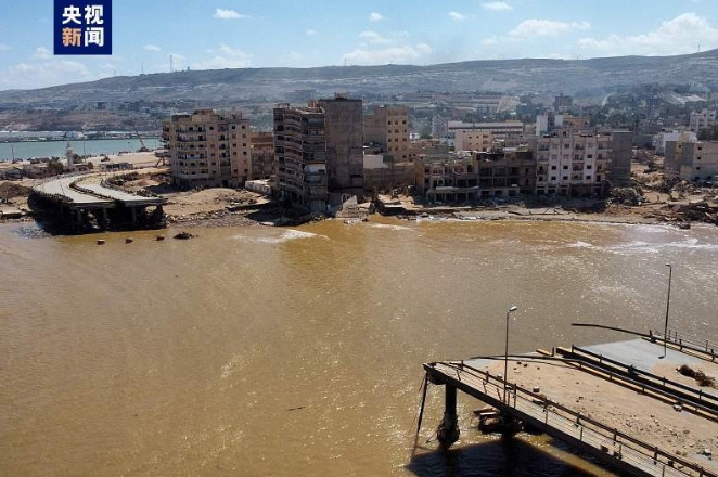 颶風「丹尼爾」在利比亞東部地中海沿岸地區登陸並引發洪水。德爾納河上的阿布·曼蘇爾大壩和比拉德大壩在洪水衝擊下坍塌，導致下游德爾納市人員傷亡慘重。   圖 : 翻攝自央視新聞