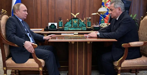 俄羅斯總統普丁(左)與國防部長紹伊古。   圖 : 翻攝自張家棟教授