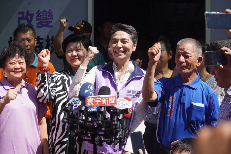 賴佩霞表示，每一份連署，都是改變台灣的機會，希望支持者全力幫忙宣傳連署催票。   圖：林昀真/攝