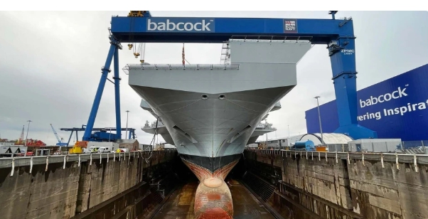 進船塢維修的英國航母威爾斯親王號，已經成為了「器官捐贈者」。   圖 : 翻攝自騰訊網/谷火平