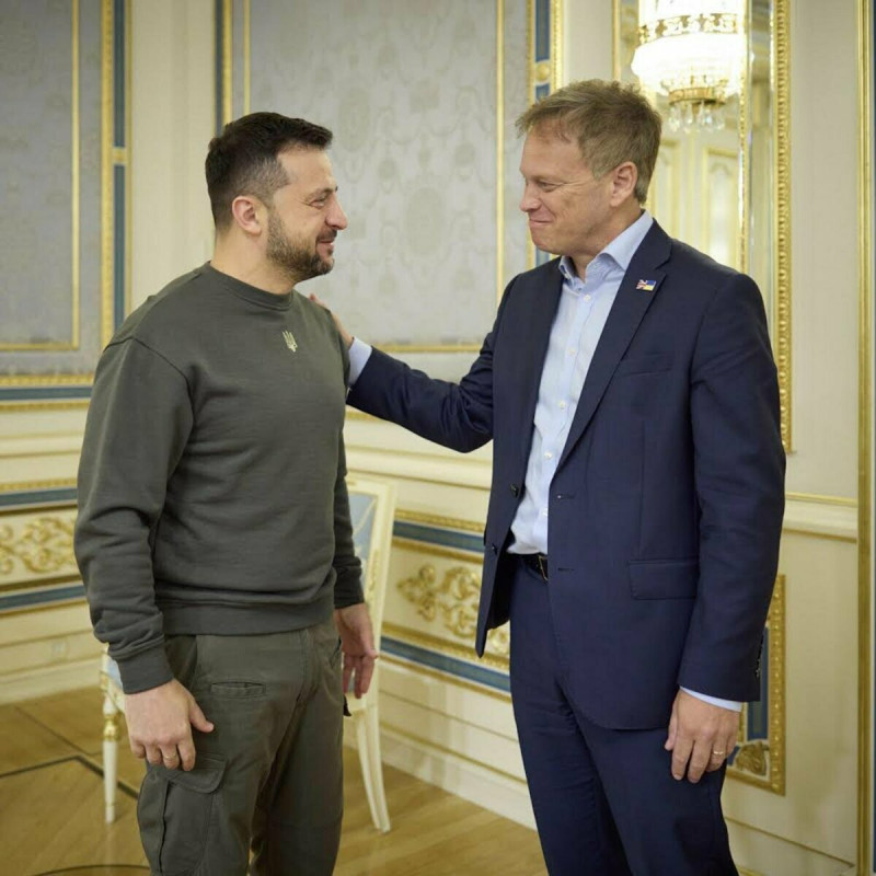 英國國防部長夏普斯（右）近日與烏克蘭總統澤倫斯基（左）會談   圖：翻攝自夏普斯推特
