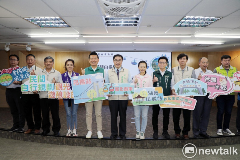 為推展新化虎頭埤地區觀光資源，台南市政府計畫引進民間投資興建空中纜車，串聯新化果菜市場、虎頭埤及新化林場地區間之旅遊廊道，並系統化解決虎頭埤交通、停車及接駁等課題。今日由台南市長黃偉哲主持「台南市新化區虎頭埤地區纜車興建營運移轉案」招商記者會。   圖：黃博郎／攝