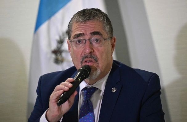 瓜地馬拉總統當選人貝爾納多·阿雷瓦洛指控當局正阻止他在2024年1月就任。   圖 : 翻攝自參考消息