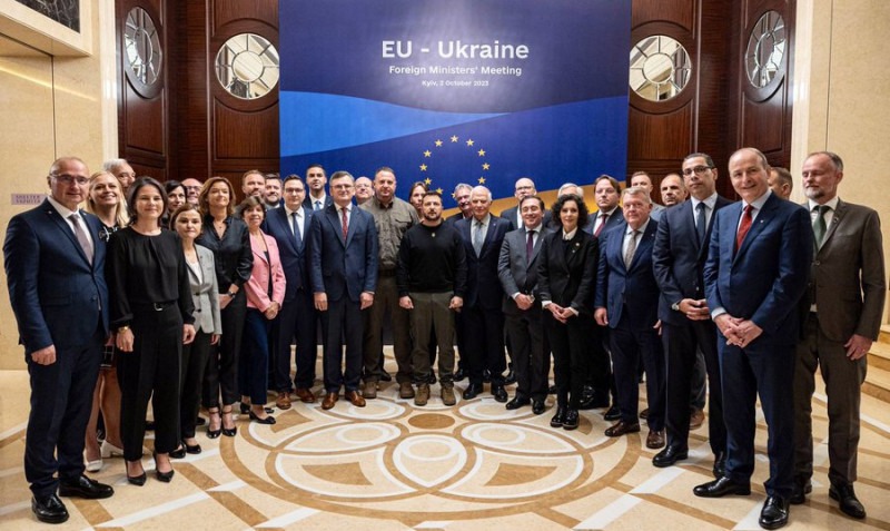 歐盟 27 國外長齊聚基輔開會，表達力挺烏克蘭之意。   圖：翻攝自 NiKITa X帳號