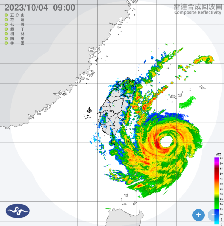 今天清晨颱風中心已經在恆春東方大約300公里的海面上，暴風圈邊緣上午開始接觸花東沿岸陸地。   圖：翻攝自中央氣象署官網