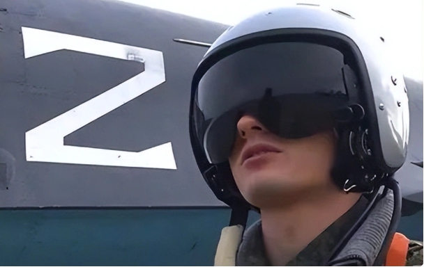 俄軍飛行員加夫裡琴科（Gavrichenko）叛逃到阿聯酋的美國大使館。   圖 : 翻攝自騰訊網/鷹眼Defense