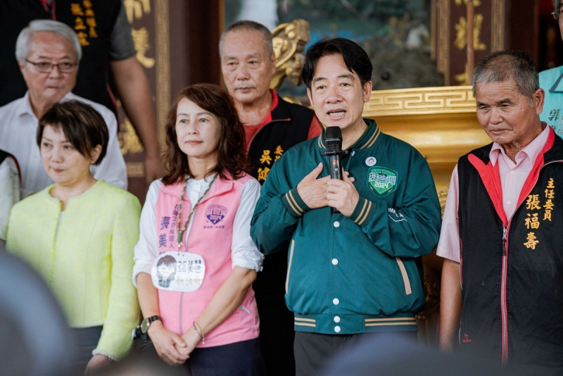 賴清德在輔選時與張美慧一同出席，稱讚蕭美琴和張美慧都非常美麗，提出送進總統府和立法院的概念，引起外界聯想是否在暗示蕭美琴成為副手。   圖：民進黨提供