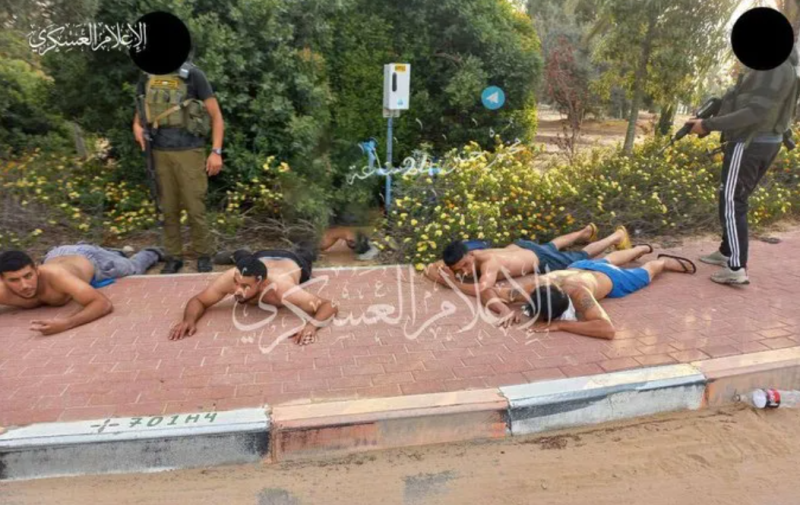 哈瑪斯武裝分支卡薩姆旅（Qassem Brigades）抓捕「加薩包圍圈」定居點內青年。   圖:翻攝自推特
