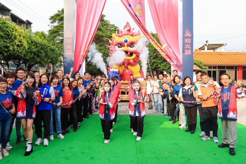 左營萬年季「眾人拉火獅 」活動 重磅登場。   圖：高雄市民政局提供