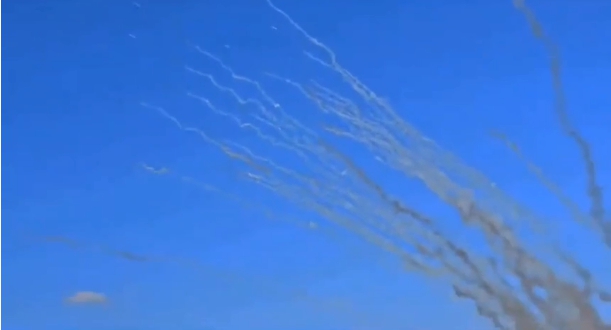巴勒斯坦哈馬斯在10日向以色列發射火箭彈。   圖 : 翻攝自勝研集