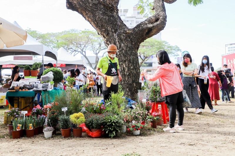 「嘉有好市集」將在明日上午9點到下午4點嘉義縣政府前戀人公園開跑。   圖：嘉義縣政府／提供