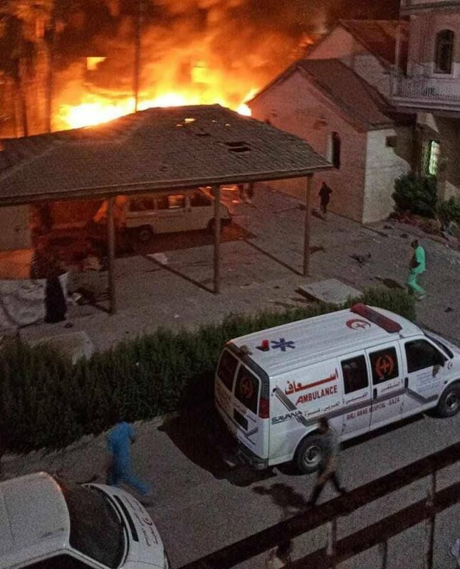 加薩中部的阿里阿拉伯醫院（Al-Ahli al-Arabi Hospital）10月17日晚間遭轟炸   圖:OSINTdefender/X