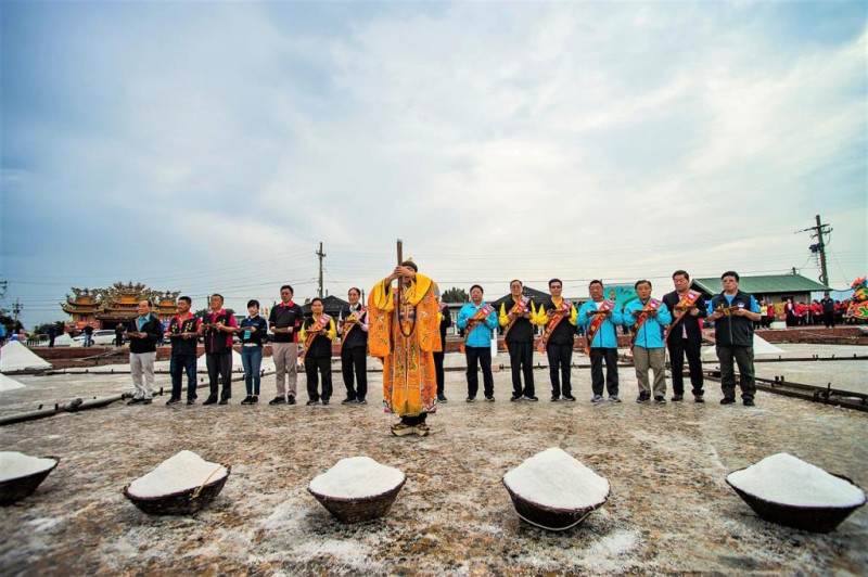 鯤鯓王平安鹽祭由重要的三部曲組成，包括請鹽、祭鹽、謝鹽。   圖：雲嘉南濱海國家風景區管理處/提供