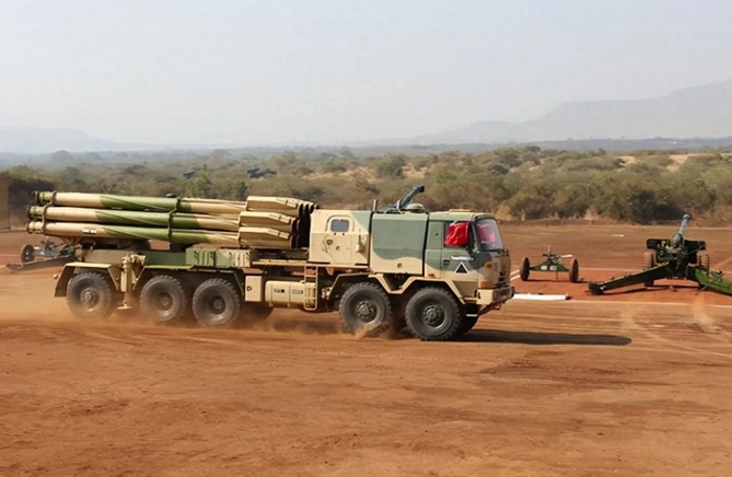 印軍的龍捲風火箭砲。   圖 : 翻攝自《鋒芒FM》