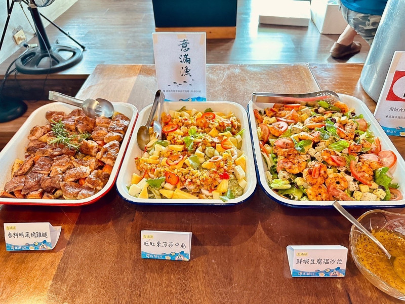 「海線美食餐盤計畫」發布會端出海味特色料理。   圖：高雄市觀光局/提供