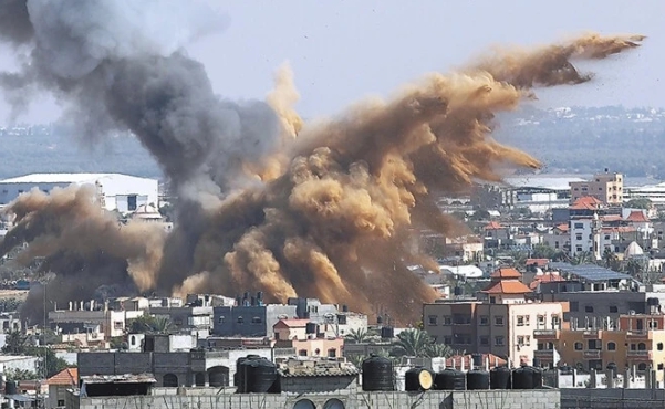 以色列砲火猛力狂轟加薩。   圖 : 翻攝自真知見
