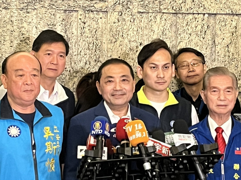 國民黨總統參選人侯友宜今(22)日出席「力挺侯友宜專刊」記者會。   圖：金大鈞/攝