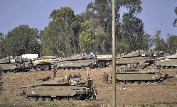 以色列坦克集結，準備對加薩發動攻擊。   圖 : 翻攝自海外網