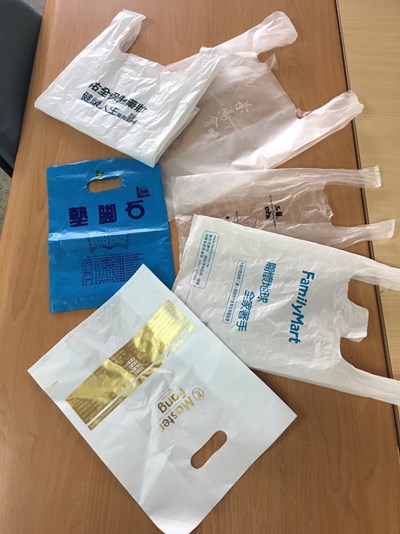 《看守台灣協會》指出共有9成8的人支持全面禁用一次用的購物用塑膠袋。(塑膠袋示意圖)   圖：取自台中縣政府
