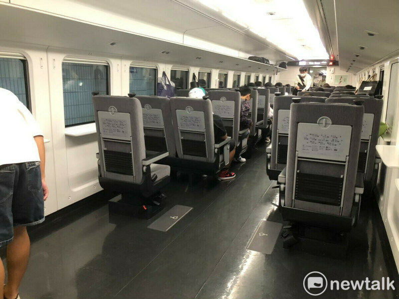 台鐵公司為充裕連續假期旅運需求，今(28)日宣布自 6月7日起至6月11日，全線再加開EMU 3000型新自強號6班，於5月30日起開放訂購。   圖：林冠妤／攝