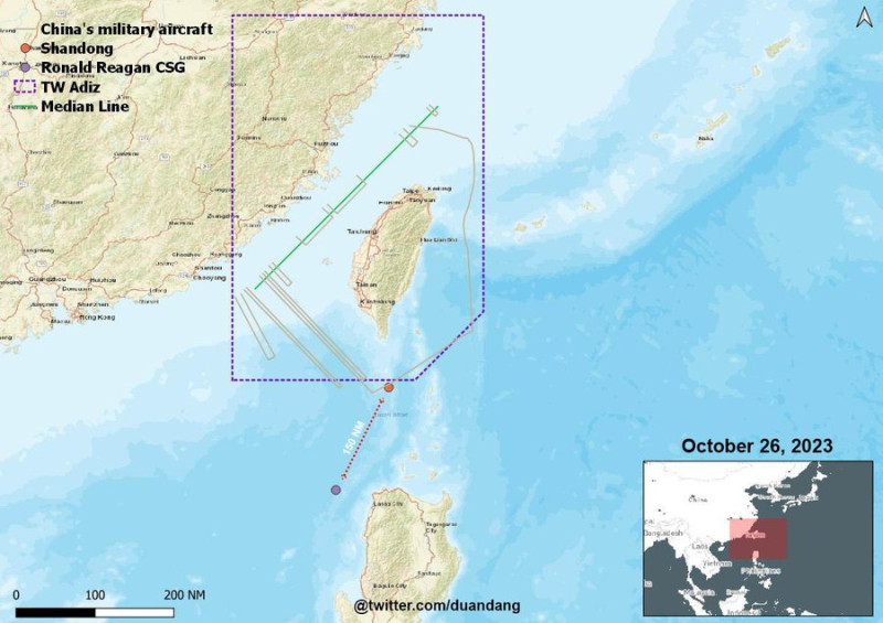 越南軍事記者段當指解放軍「山東號(CV-17)」航艦編隊群穿越巴士海峽進入西太平洋，與美軍「雷根號(CVN-76)」航艦打擊群最接近距離僅150浬。   圖：翻攝「X」@duandang