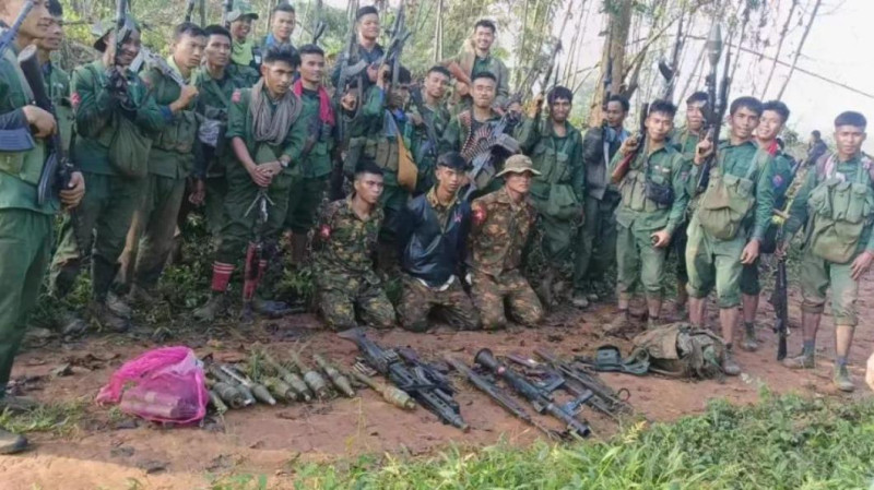 駐紮北部的緬甸民族民主同盟軍，聯合多個反抗勢力，向目前的軍政府宣戰，27 日發動突襲。   圖 : 翻攝自X @kokang0123