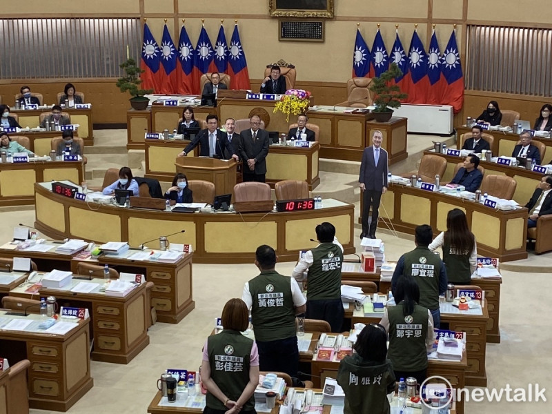 新北市議會國民黨團批民進黨團今日質詢是將選舉帶進議會，是政治作秀。   圖：林昀真/攝