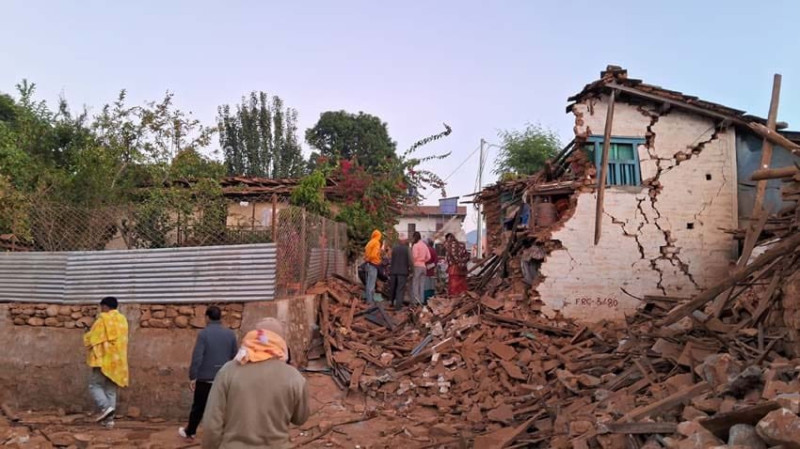 尼泊爾發生芮氏規模 5.6 至 6.4 強震，目前已知至少有 132 人死亡，當地官員也表示預估死傷還會上升。    圖 : 翻攝自 X 平台 @SakshiMalik