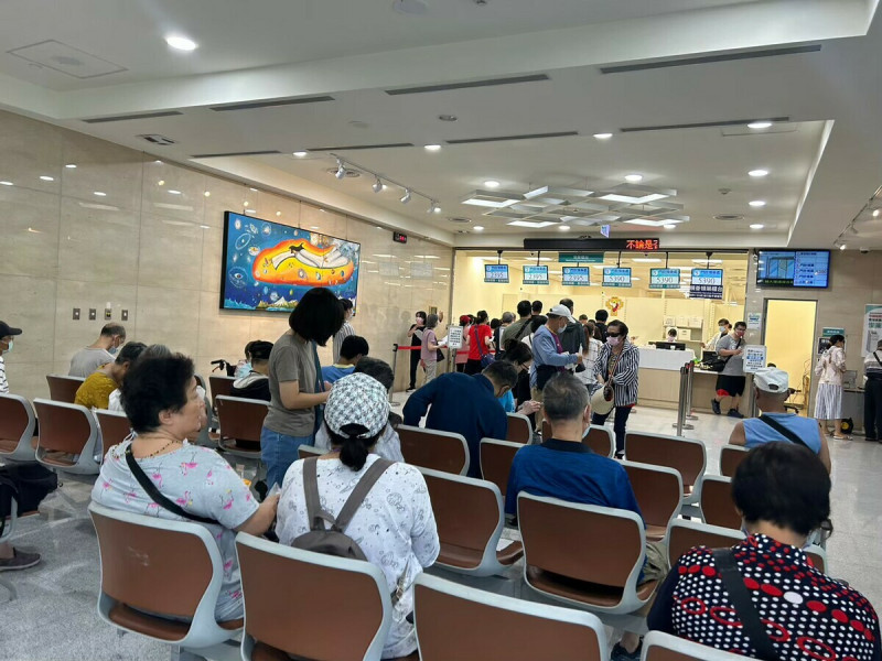 台灣民眾在醫療院所就診時最擔心的10大問題，前3名為：「無止盡的等待、護理師很兇、醫生沒有耐心」   圖：林岑韋/攝