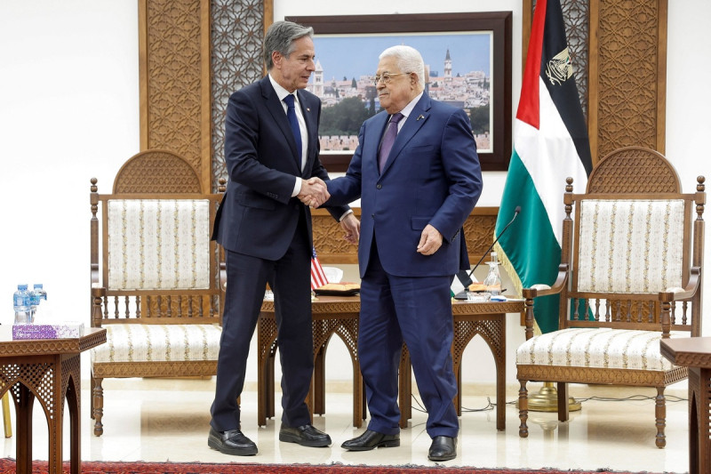 美國國務卿布林肯左)會晤巴勒斯坦權力機構主席馬阿巴斯。(資料照片)   圖：達志影像／路透社