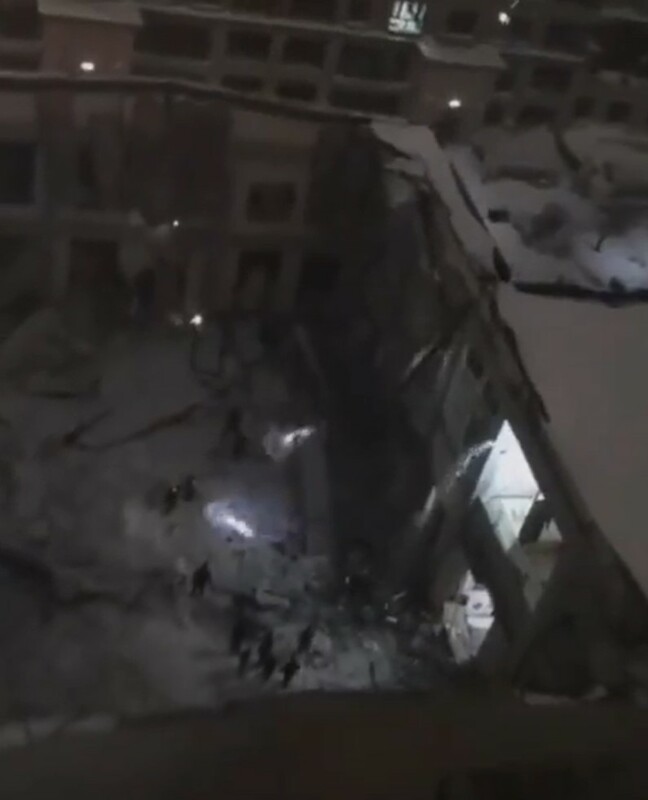 黑龍江樺南縣悅城健身體育館，昨晚因大量降雪發生部分坍塌。   圖：翻攝自李老師不是你老師