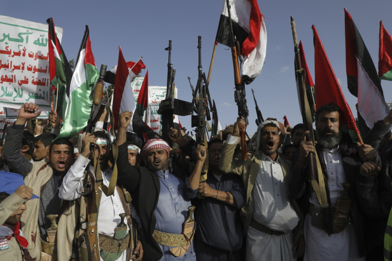 美國擬將葉門胡塞組織重新加入國際恐怖份子組織名單中。圖為葉門叛軍胡塞組織支持者。   圖 : 達志影像/美聯社
