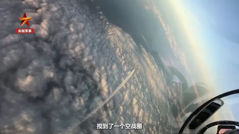 中國軍機與美國軍機進入空戰圈。   圖：翻攝自巔峰高地