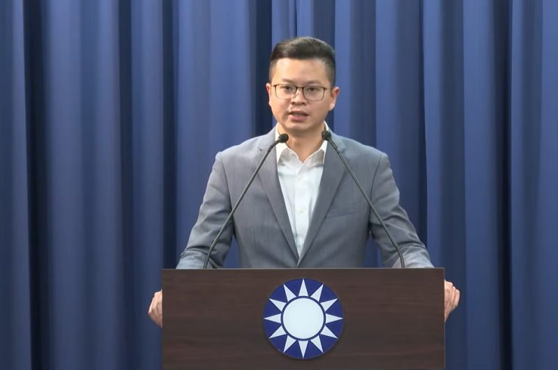 國民黨智庫副執行長凌濤今（19）天傍晚表示，民眾黨主戰派如要毀約就大聲說出來，不要再扭曲統計學。   圖：翻攝畫面