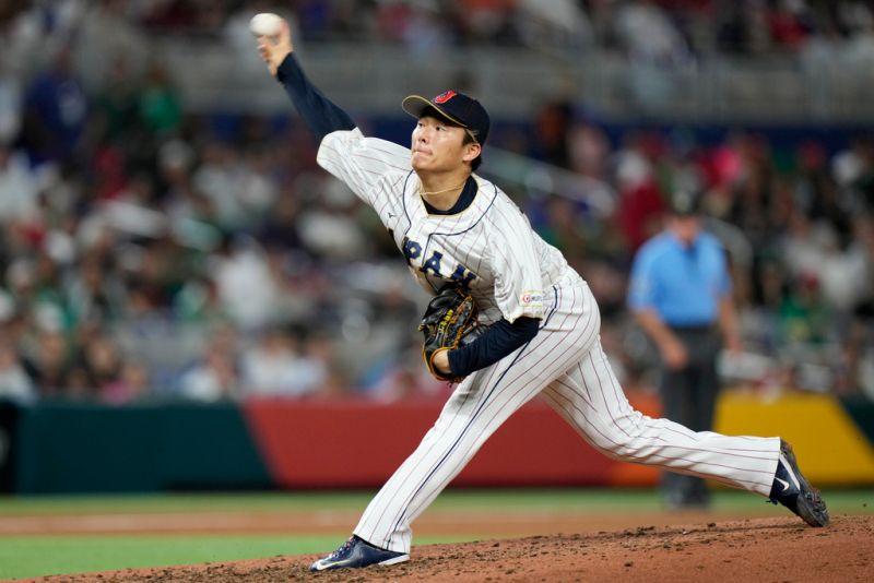 ▲日本王牌山本由伸今年季後將透過入札制度挑戰大聯盟，球探預估有輪值1號、2號先發的實力。（圖／美聯社／達志影像）   