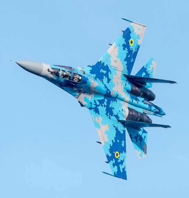俄羅斯數個主要媒體近日報導有關烏克蘭一名飛行員駕駛蘇-27 戰機向俄軍投誠的消息，更有傳聞指，該飛行員自戰爭初始即秘密與俄情報機構聯絡。   圖：截自「X」@id7p_