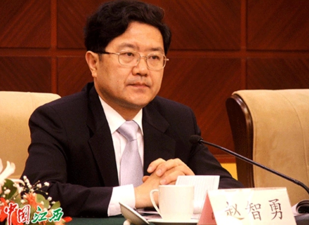 趙智勇在兼任九江市委書記的最後一個月裏，曾突擊提拔了 32 名女幹部。   
