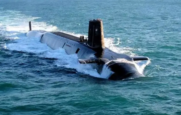 英國一艘「前衛」級戰略核潛艇差點被擠壓至全毀，而當時艇上還有 140 名船員和數枚「 三叉戟-2」末日飛彈。   圖 : 翻攝自騰訊網/熊姐