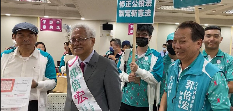 喜樂島聯盟主席郭倍宏今（22）日正式登記參選高雄市第6選區（鼓山、鹽埕、新興、前金、苓雅區）立委。   圖：翻攝自郭倍宏臉書