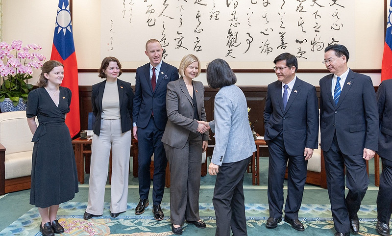 總統蔡英文接見「挪威國會外交國防委員會第二副主席暨自由黨主席梅比（Guri Melby）訪問團」   圖：總統府提供