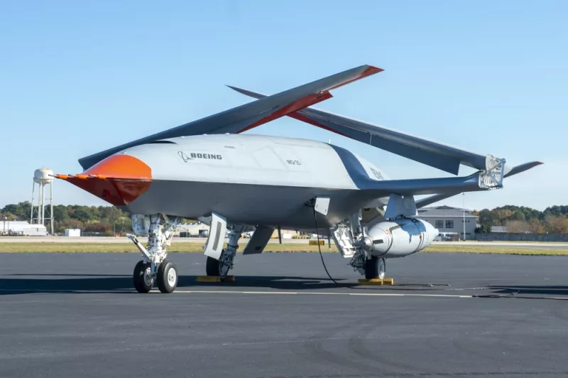 美國海軍過快推進 MQ-25 「黃貂魚」艦載無人機加油機的進度，可能會帶來新的風險。圖為波音 MQ-25A 演示飛行器 T1。   圖：翻攝自觀察者網