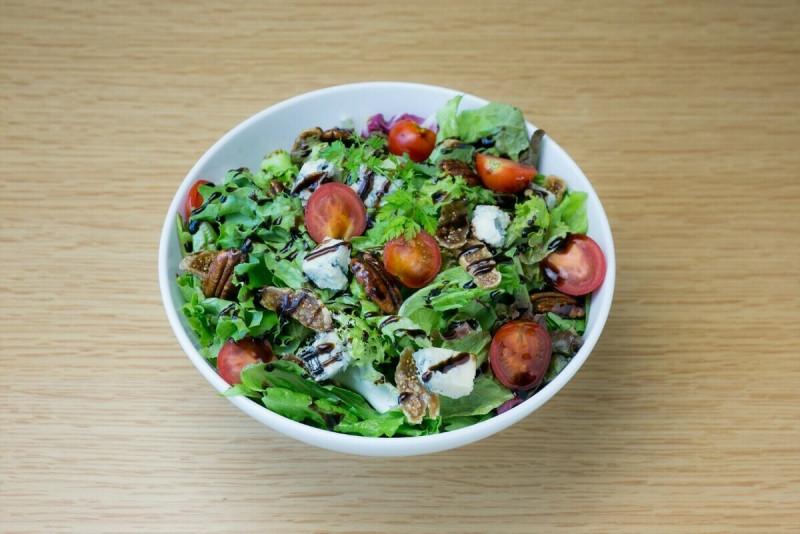 「CAFE Stylo」匯集多種水耕蔬菜做為沙拉料理。   圖：Ⓒ伊東屋／提供