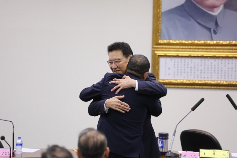 國民黨副總統候選人趙少康與侯友宜組成搭檔。   圖：國民黨文傳會/提供