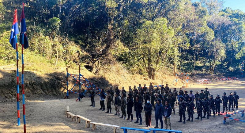 緬甸欽邦梯登鎮轄區肯尼迪山上的軍方軍點被武裝組織「PDF-Zoland」攻克，並被繳獲了一批槍支彈藥。   翻攝自PDF-Zoland臉書