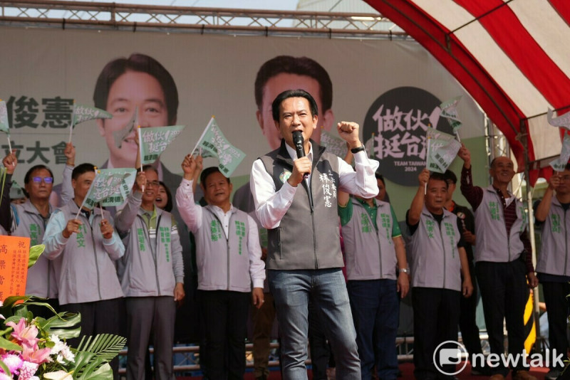 在台南市第五選區尋求連任的民進黨立委林俊憲，今日在綠營深耕有成的南區灣裡成立「賴清德、林俊憲聯合競選後援會」，吸引在地選民熱烈參與展現基層聲勢。   圖：黃博郎／攝