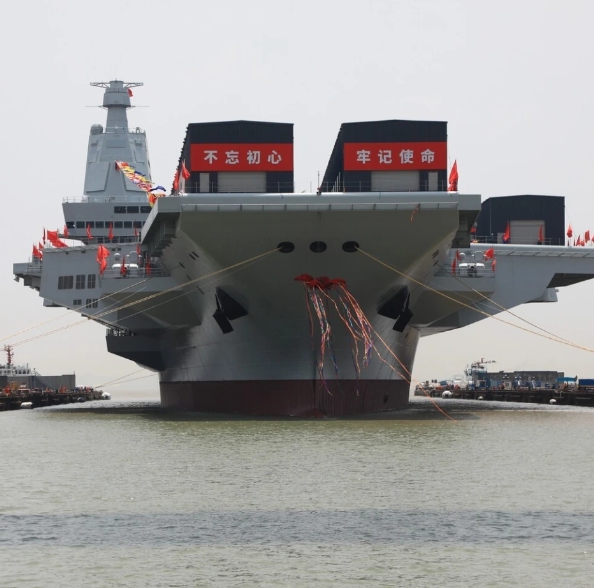 中國第三艘航母福建艦傳聞將在最近進行海試，並進行電磁彈射。   圖 : 翻攝自微博