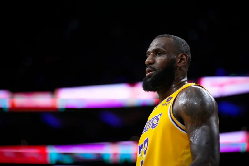 ▲「詹皇」LeBron James今天成為NBA歷史上出賽時間最多的球員，但也闖下生涯最大輸分紀錄。（圖／美聯社／達志影像）   