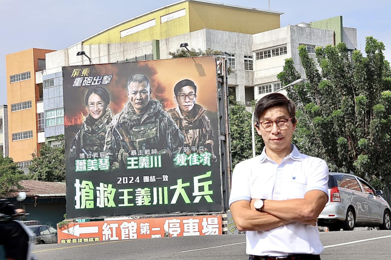 屏東第1選區爭取連任的現任民進黨立委鍾佳濱以「裝甲兵」自稱，響應「搶救王義川大兵行動」。   圖：翻攝鍾佳濱臉書