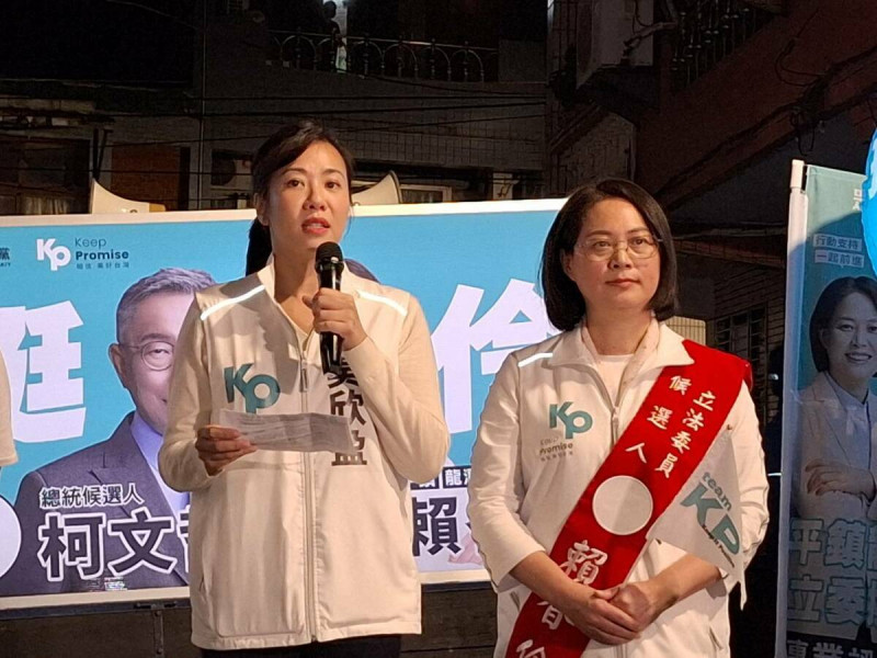 民眾黨副總統候選人吳欣盈（左）到桃園幫黨籍立委候選人賴香伶站台助選。   圖：賴香伶辦公室/提供