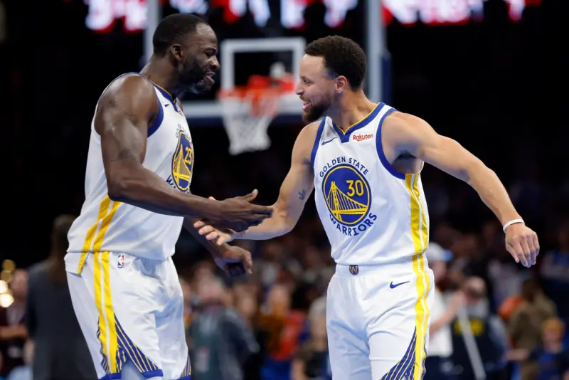 ▲勇士一哥Stephen Curry痛批裁判吹判Draymond Green技術犯規過於愚蠢。（圖／美聯社／達志影像）   